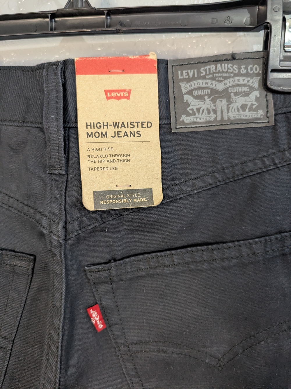 Levi's High-Waisted Mom Jeans - Black